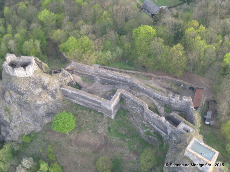2015-04-30_Passage sur le château_7715  
